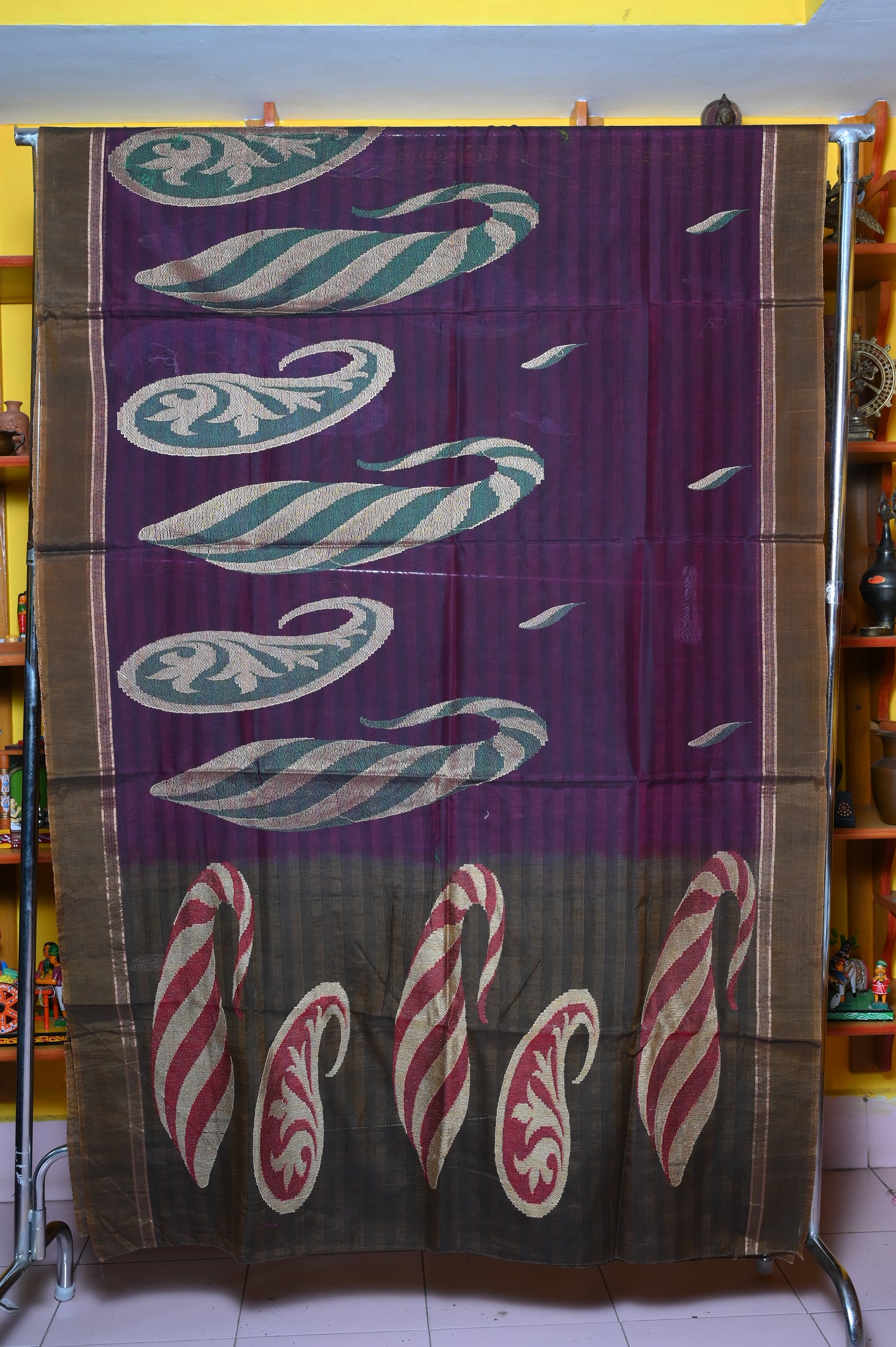 BOTTLE GREEN SILK SARI WITH FINISHED PALLU